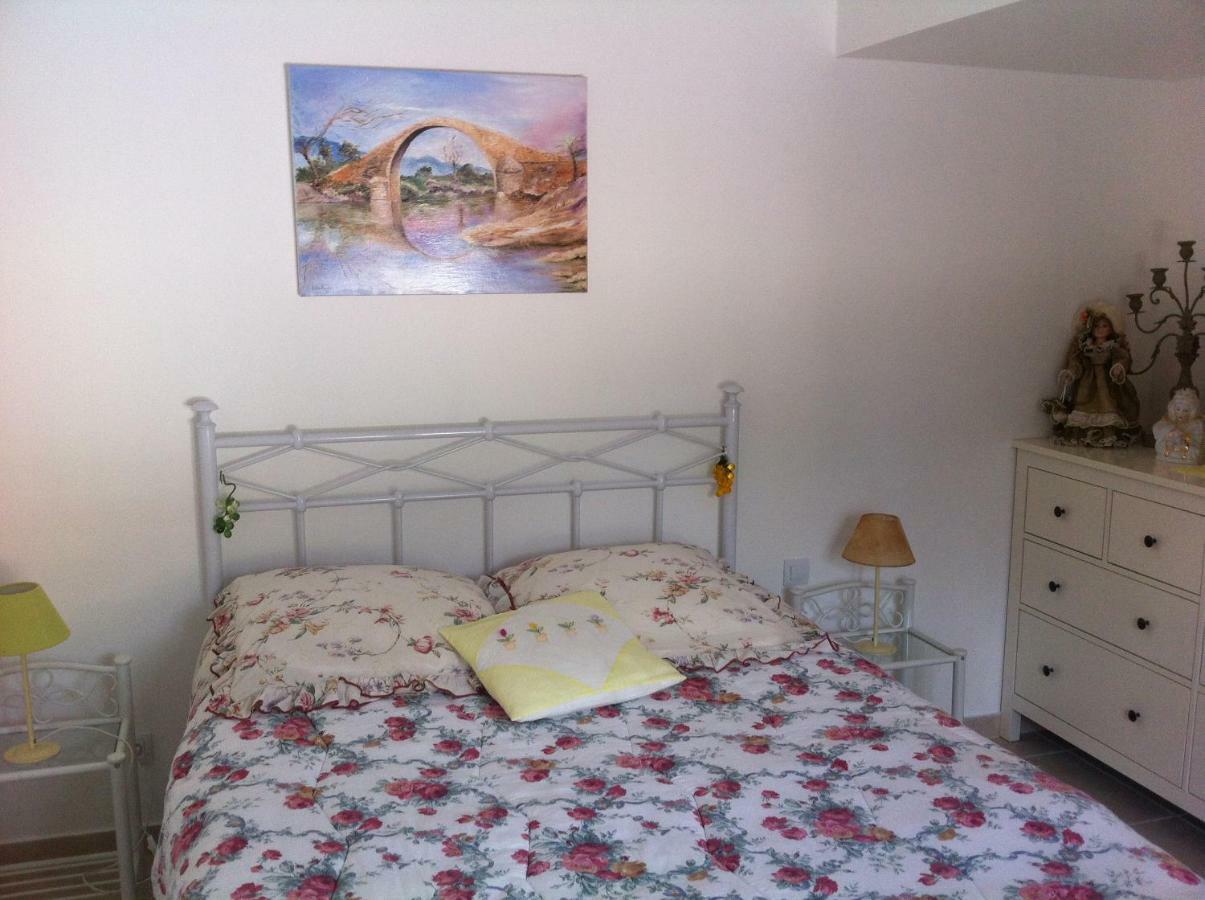 Les Cigales Des Pres Appartement Aups Bagian luar foto